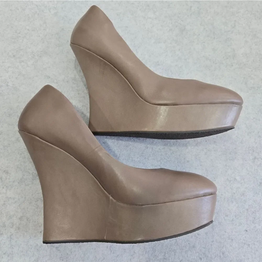 🐢 L.A.M.B. Women Novice Taupe High Wedge Slip On Size 9.5 Pumps
